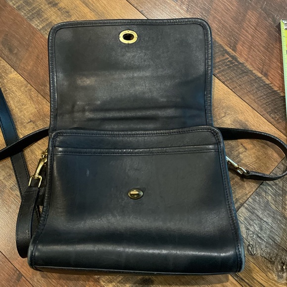 Vintage COACH Black Leather Crossbody - Picture 13 of 15